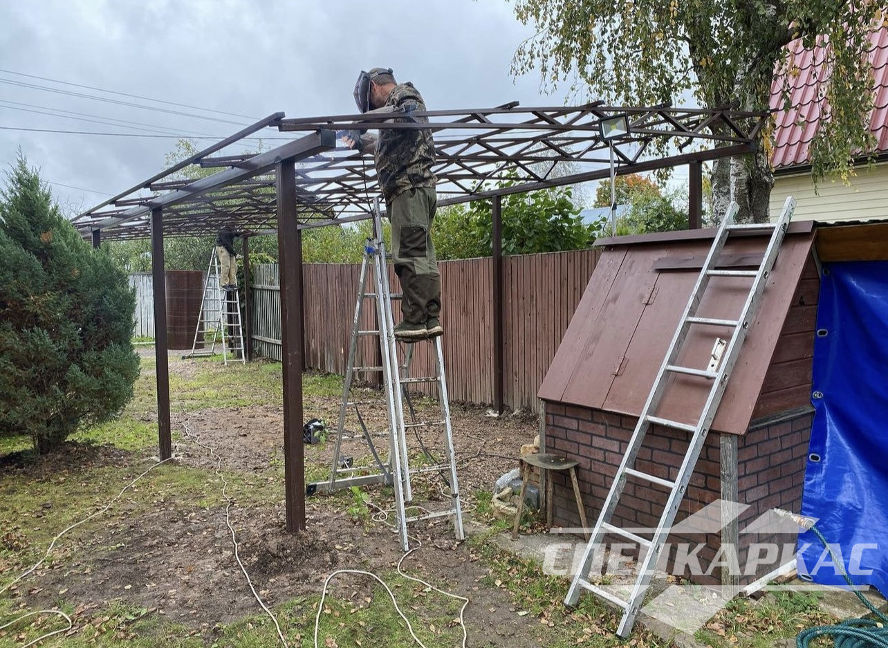 Односкатный навес для автомобилей (скат от соседа) №91 - с доставкой и  установкой в Москве